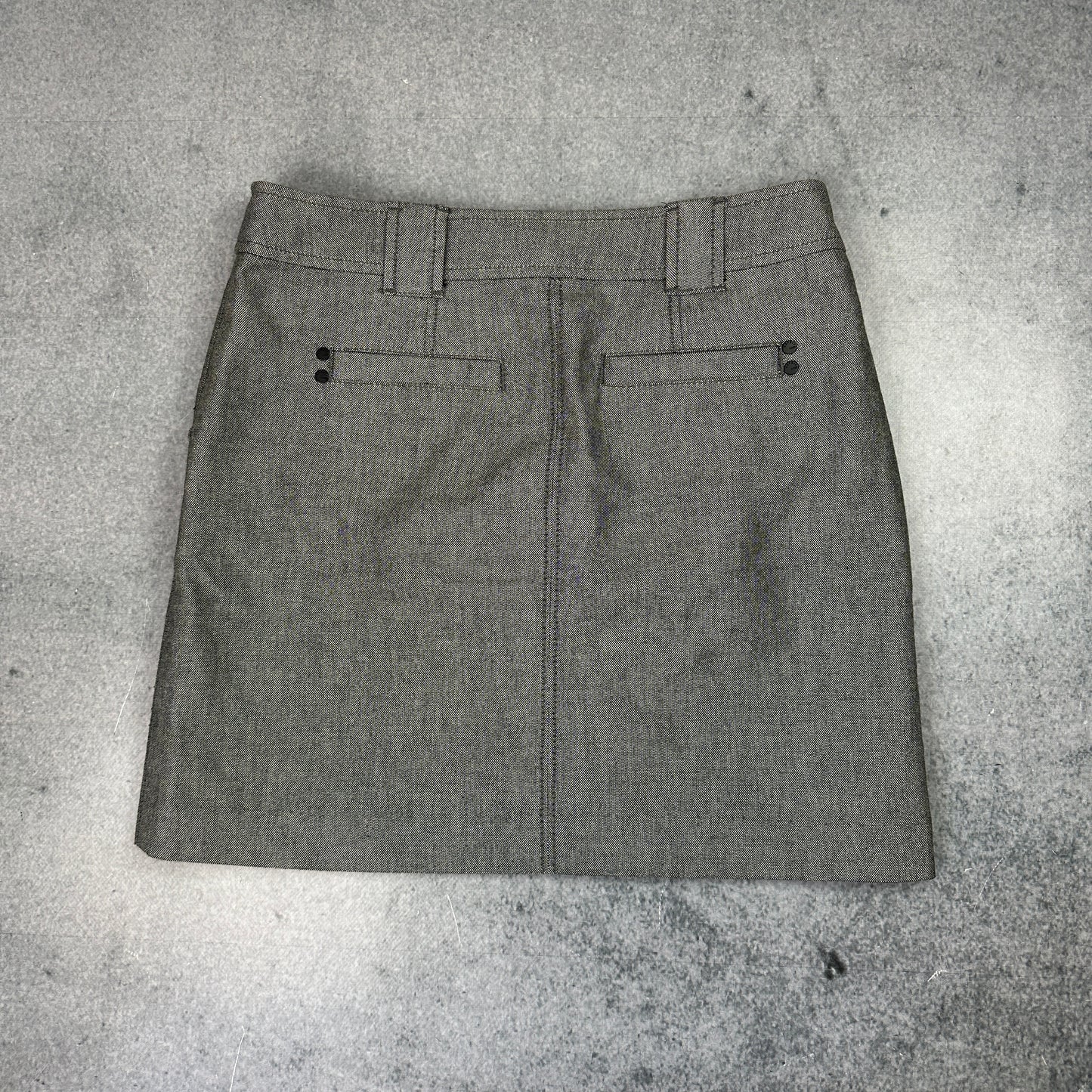 Grauer Esprit Minirock mit Zierknöpfen (36) w