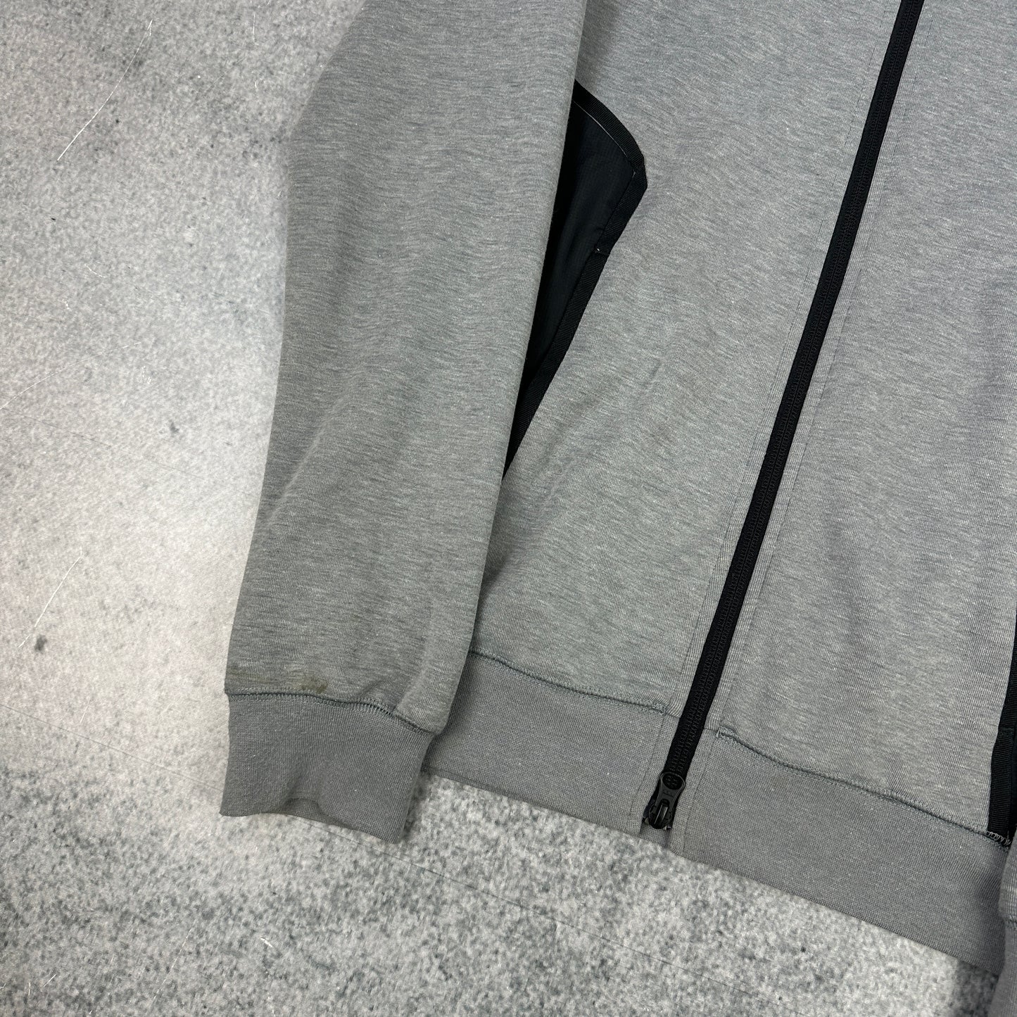 Nike Air Jordan Tech Fleece Grau (XS)