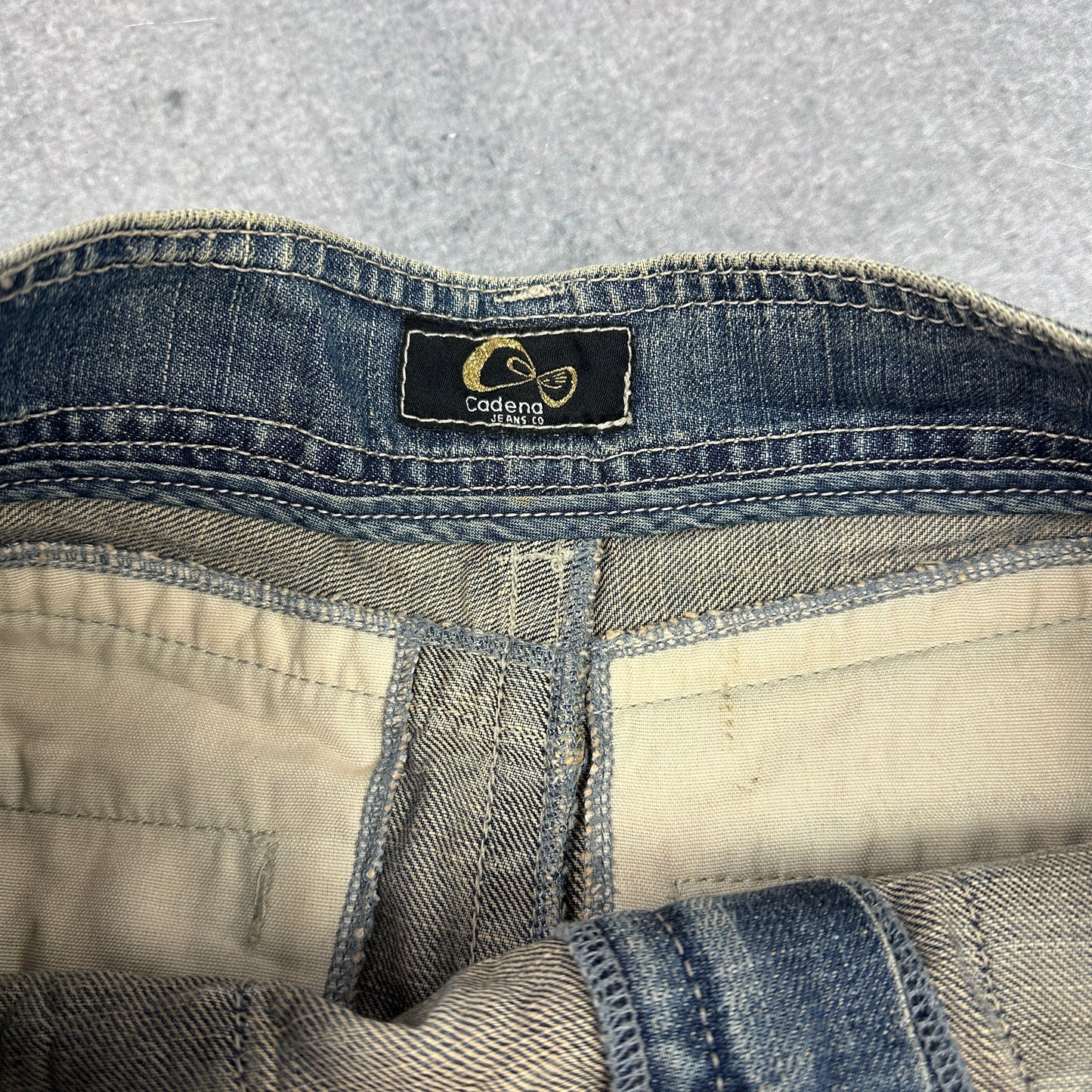 Y2K Vintage Denim Rock Cadena Jeans Co – Mid-Waist Distressed Look (36)