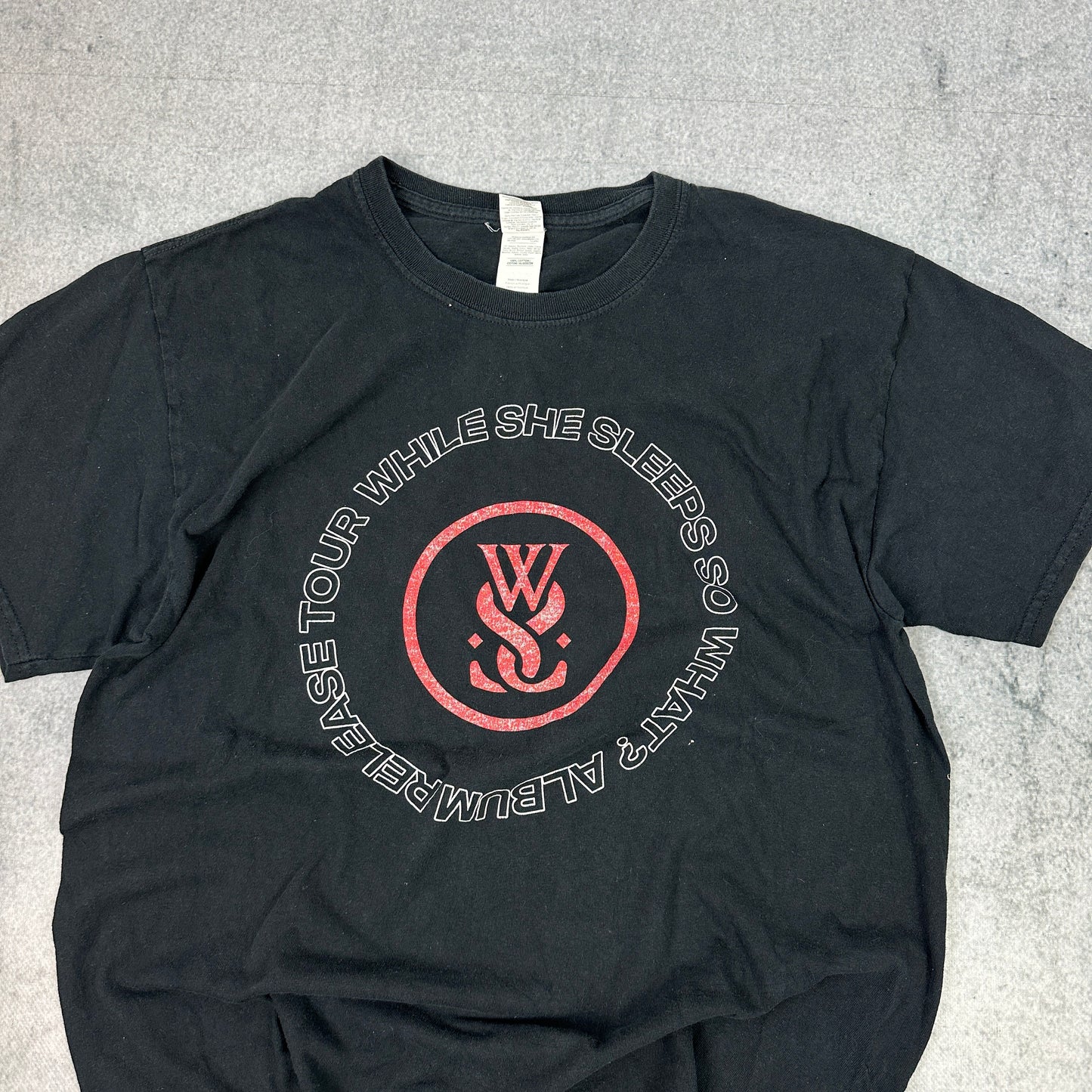 While She Sleeps Bandshirt Schwarz (L)