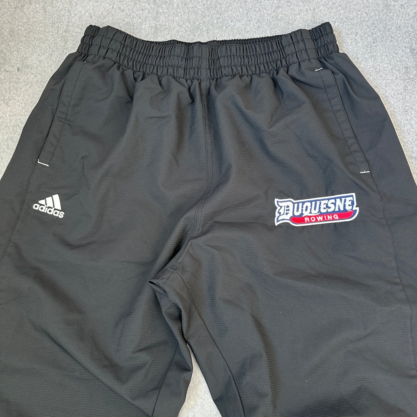 Vintage Adidas Duquesne Dukes Rowing University Trackpants Schwarz (S)