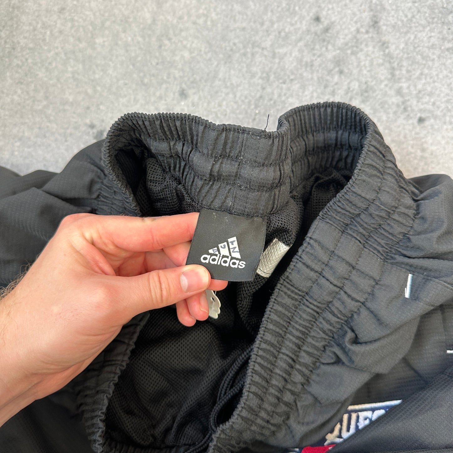Vintage Adidas Duquesne Dukes Rowing University Trackpants Schwarz (S)