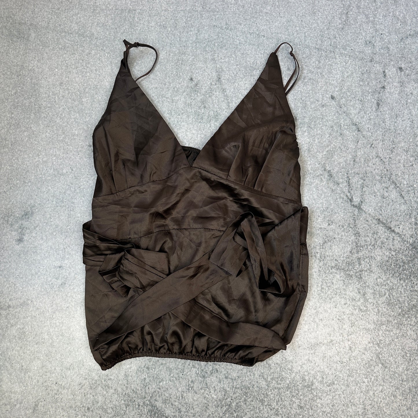 Elegantes Wickel-Top aus Satin in Braun (M)
