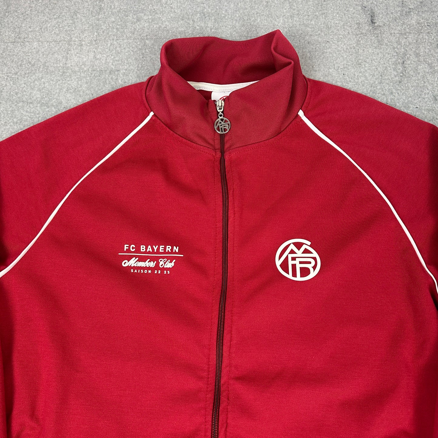 FC Bayern München Members Club Saison 22/23 Trainingsjacke Rot (L)