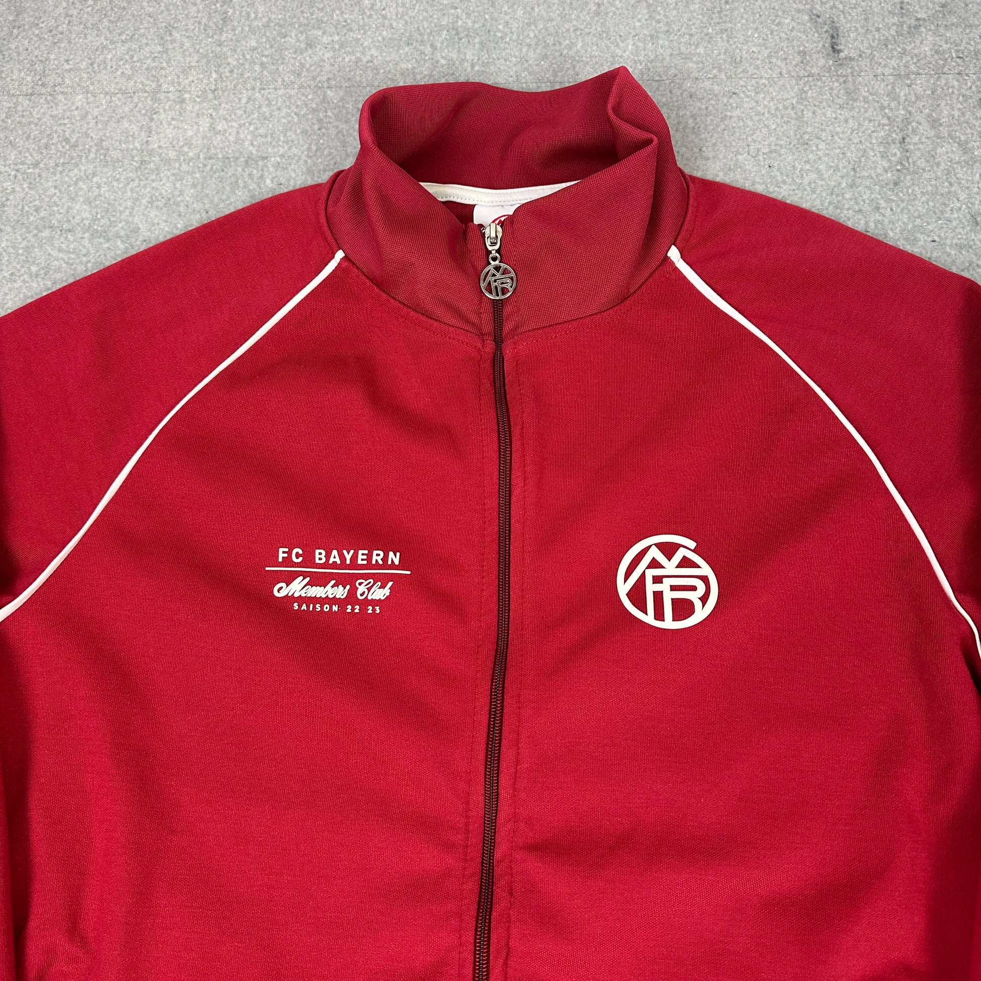 FC Bayern München Members Club Saison 22/23 Trainingsjacke Rot (L)