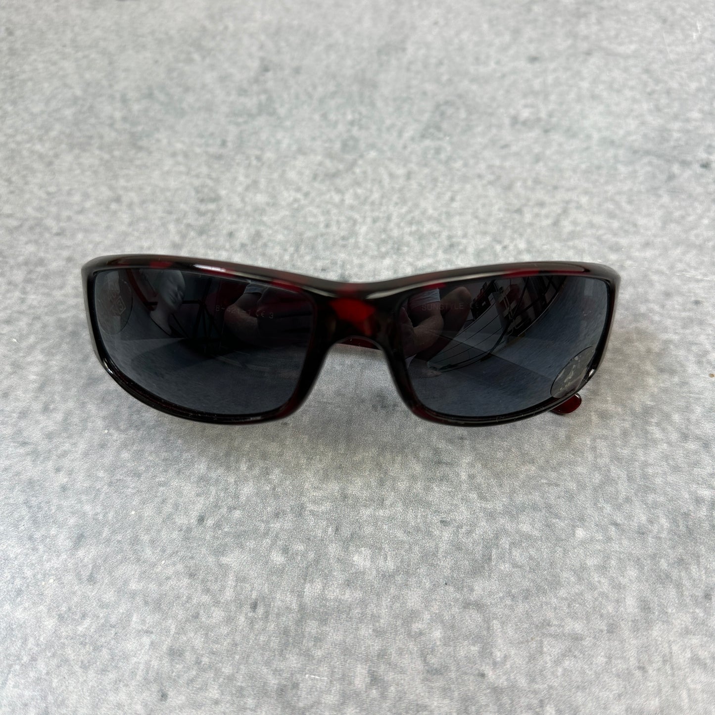 Sonnenbrille Rot/Schwarz