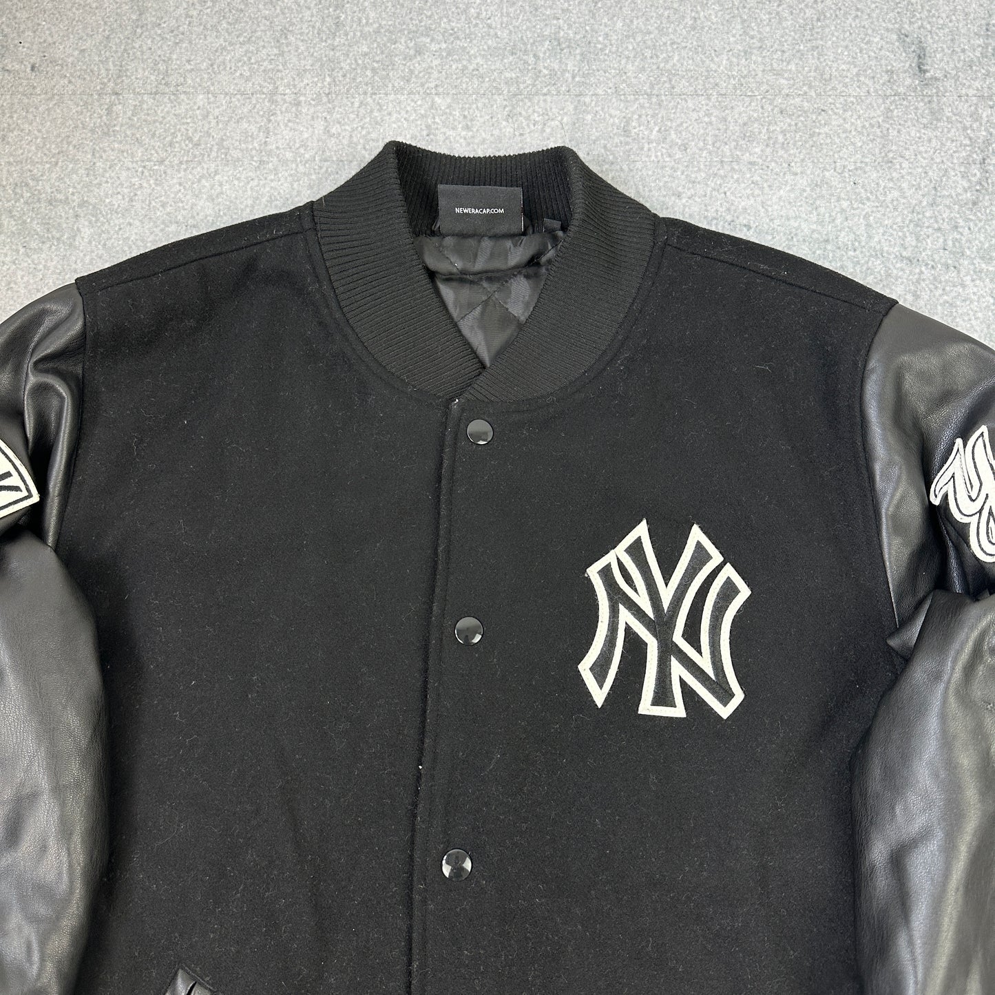 Vintage New Era x New York Yankees Collegejacke (L)
