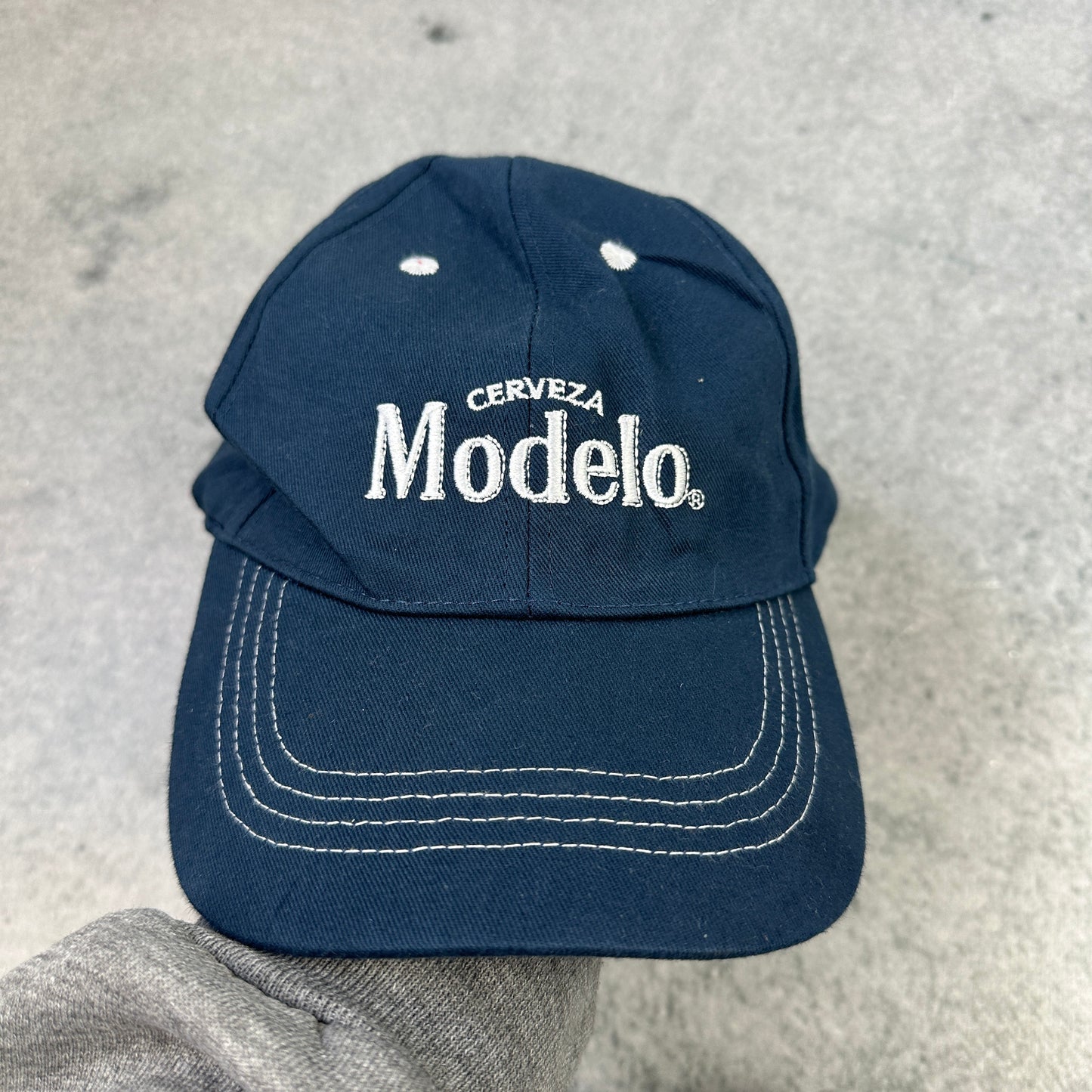 Cerveza Modelo Cap Dunkelblau