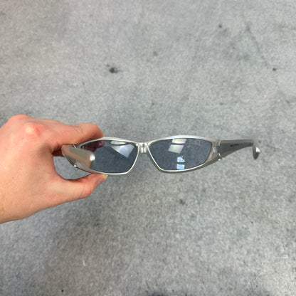 Silberne Sonnenbrille