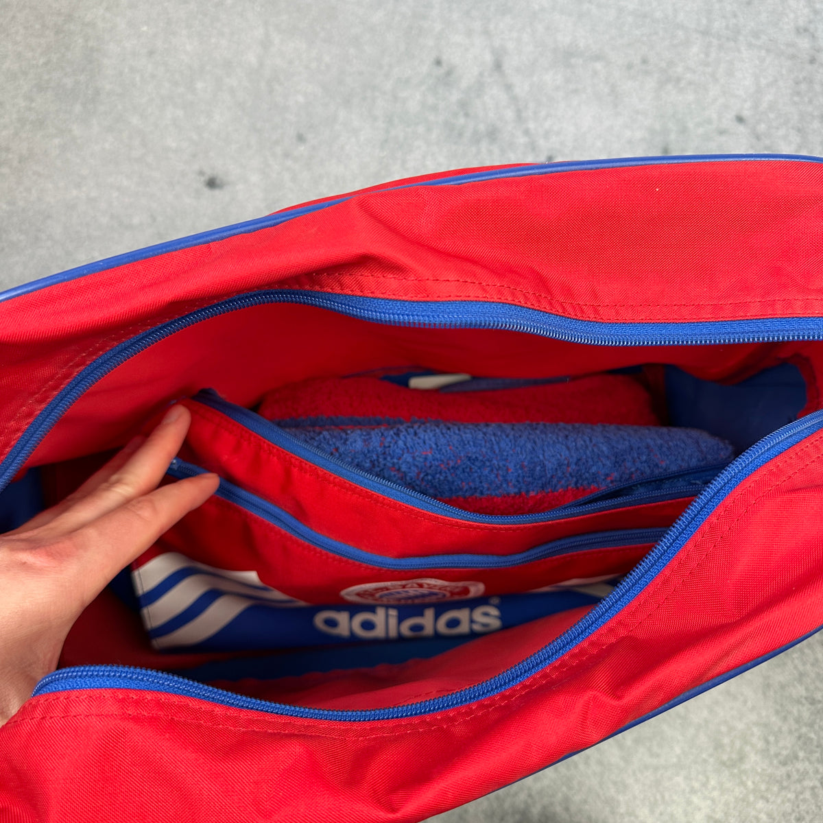 Vintage 80er FC Bayern München Adidas Fan-Set – Tasche + Handtuch + Kulturtasche